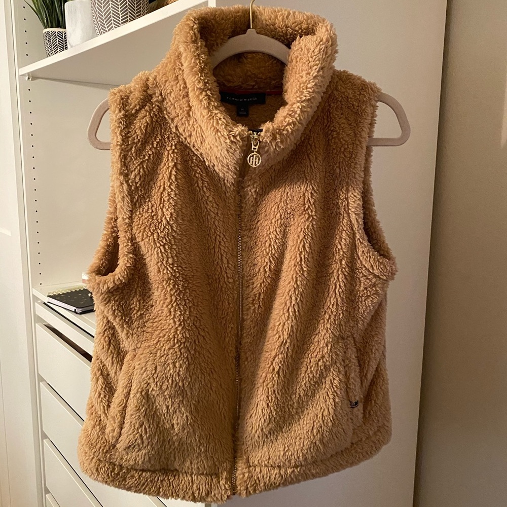 🆕 Tommy Hilfiger Faux Fur Vest size M